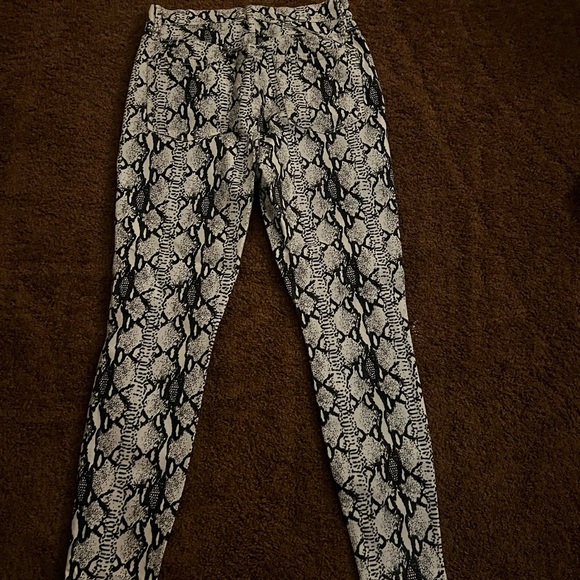 Frame ali high rise cigarette Jean size 28 - Picture 5 of 6